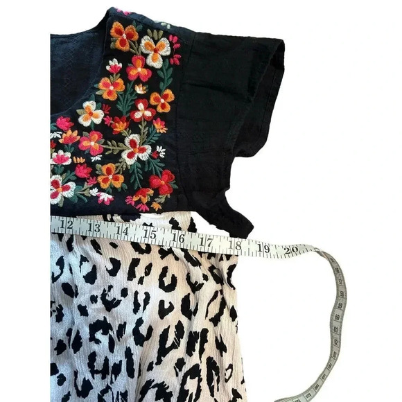 Savanna Jane Floral Embroidered Blouse Size Small Leopard Flowy Short Sleeve - Picture 9 of 9